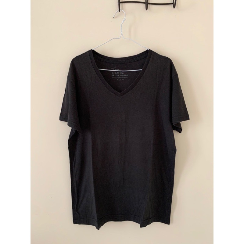 Kaos pria V neck giordano black preloved