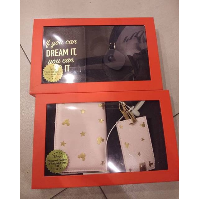 PASSPORT HOLDER SET AND LUGGAGE TAG TYPO