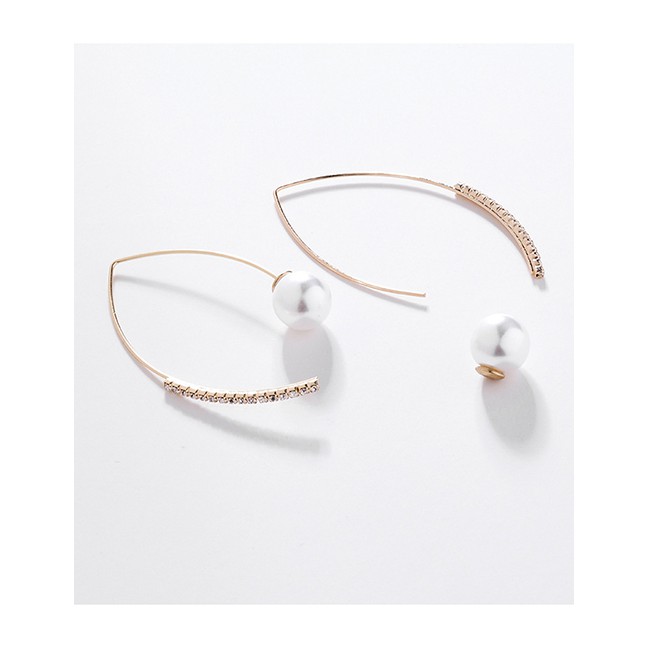 LRC Anting Tusuk Fashion Golden Metal Wire Pearl Earrings D63765