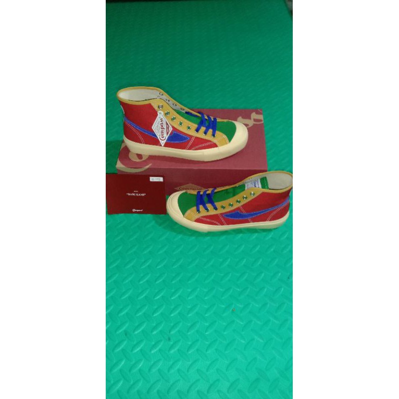 Sepatu compass xpresi Hi