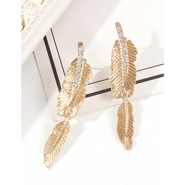 LRC Anting Tusuk Fashion Gold Alloy Studded Leaf Stud Earrings D22439