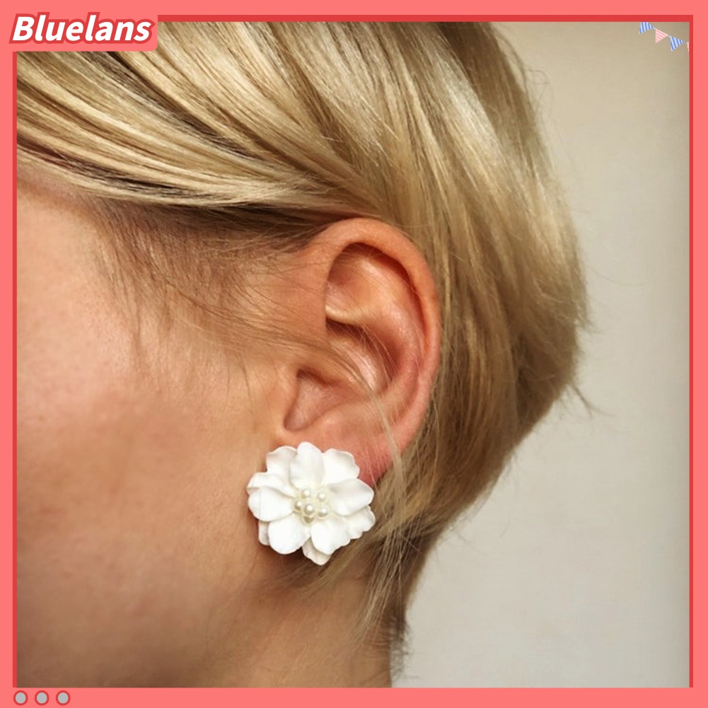 Anting Stud Bentuk Bunga Aksen Mutiara Tiruan Bahan Resin Untuk Wanita