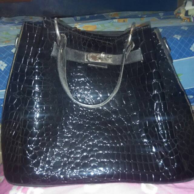 Tas hitam tajur