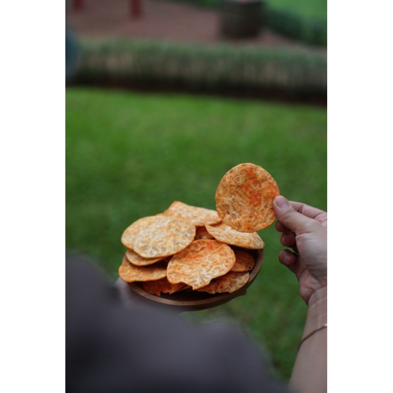 

Yang Lagi Viral Keripik Tempe Dalaris 250gr Rasa PEDAS Cemilan Enak Kerupuk Tempeh