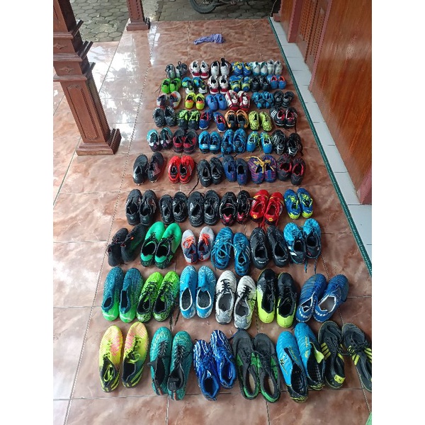 BORONGAN SEPATU BOLA