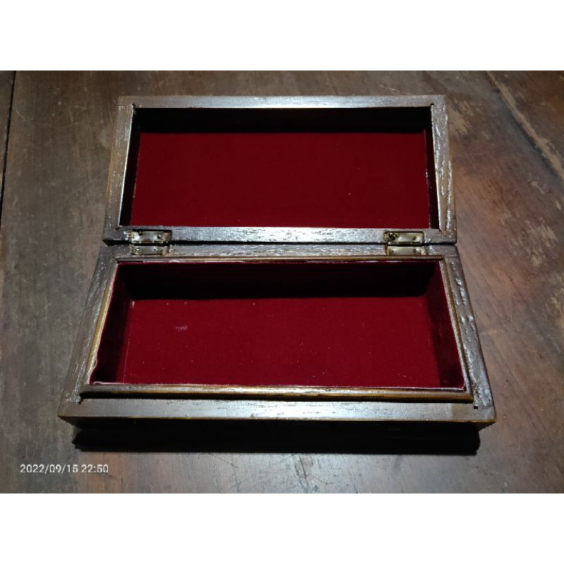 kotak pusaka jati  kuno tua