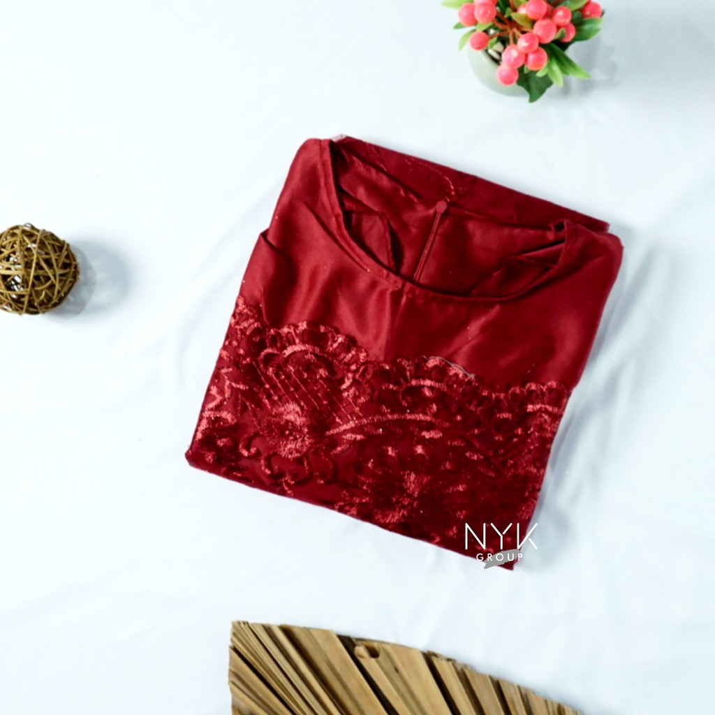 ADA JUMBO LENGKAP 8 WARNA || Dress Maxi Tille Mutiara Bordir 3D Sahita Aura Gown-Maroon Standard