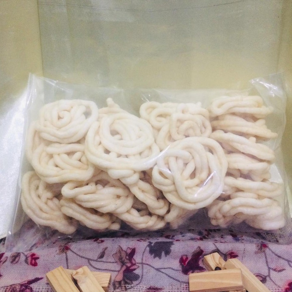 

Kerupuk Khas Palembang Ikan Kutak (Anak Ikan Belida) - Kerupuk Keriting Goreng
