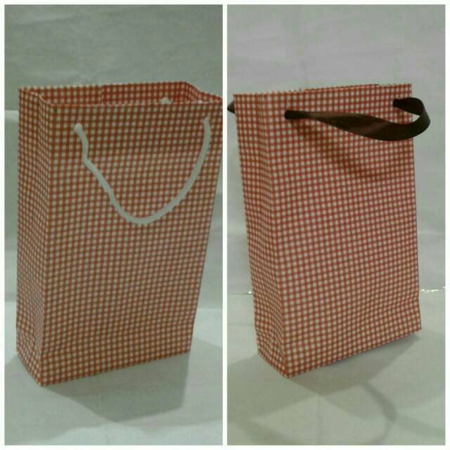 

Paper Bag Tas Kertas Goody Bag Tali (per 10 pc )17,5*10,5*4 Kecil( tali kur atau pita satin)