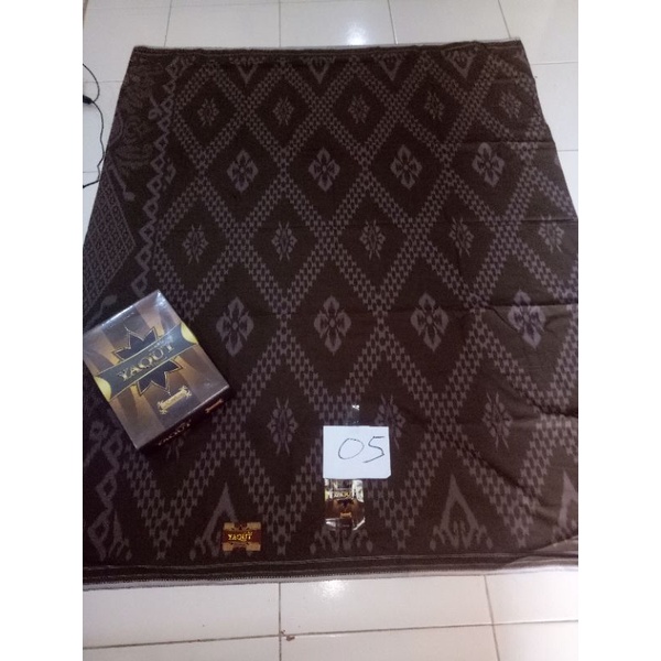 sarung yaqut Atlas kembang