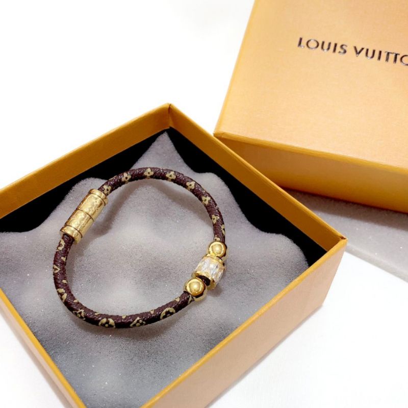 Gelang elv Kulit Kombinasi Titanium Bukaan Magnet Anti karat Gelang branded band bahan  Quality D826