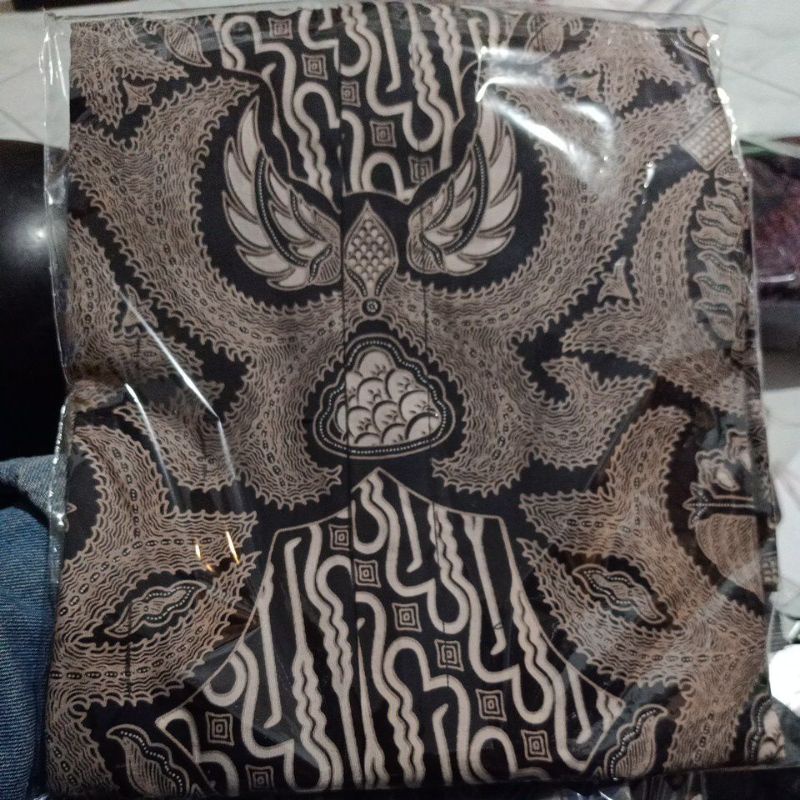 IBRAHIM RAJASAKTI KEMEJA BATIK SOLO PRIA LENGAN PANJANG LAPIS FURING ATASAN BATIK PREMIUM MODERN KATUN HALUS SUKET SEGORO GITARJA JAYANEGARA PERWIRA MAHESA RAJASWA ASTAGUNA NATANEGARA GURDO IJO KENCONO UNGU ARIESWARA GINANDRA PEKSI NAVY SELING BABON VIJAY