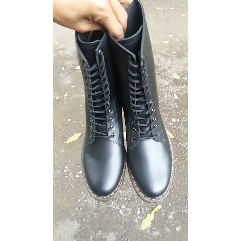 Sepatu docmart 12 hole