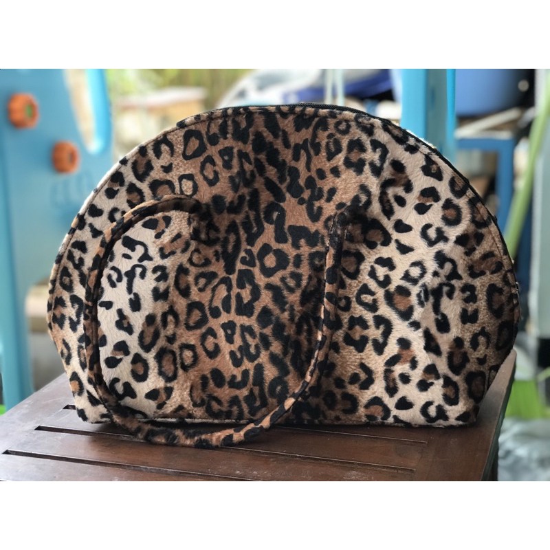 tas macan leopard bulu