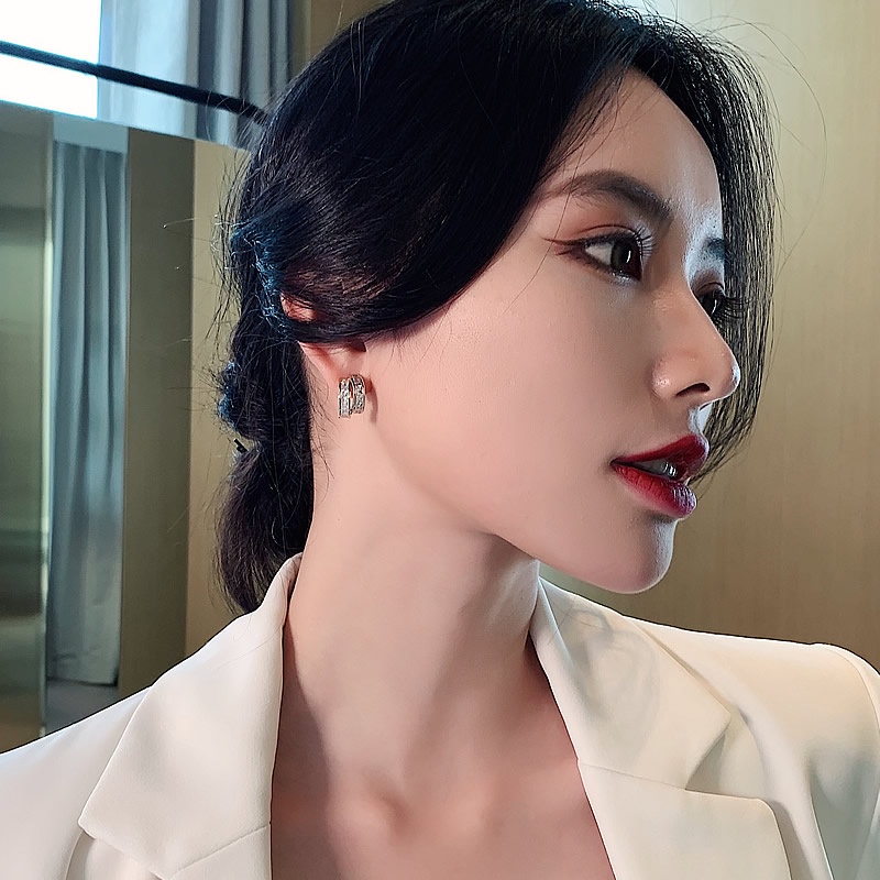 Flash Berlian Baris Ganda Anting Berbentuk C Untuk Wanita Aksesoris Telinga Korea