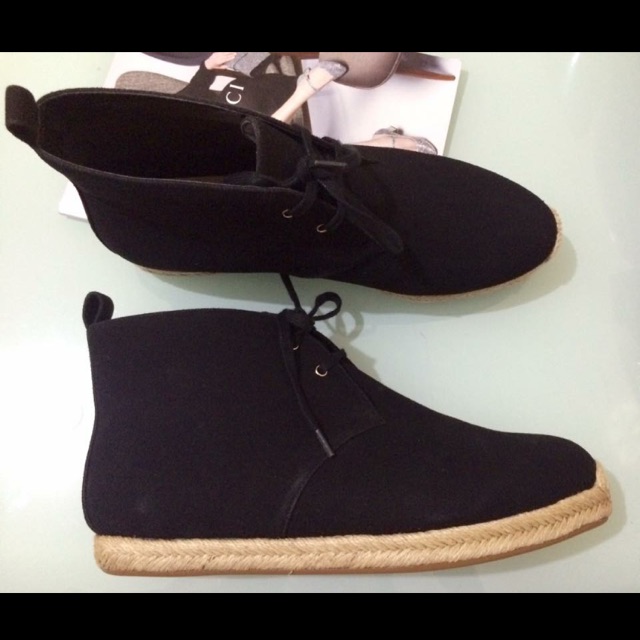 Sepatu charles and keith