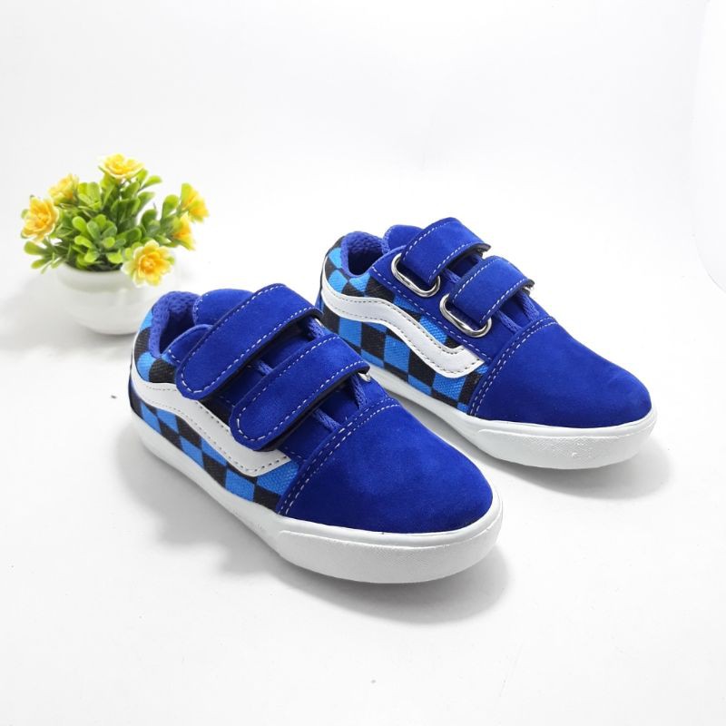 sepatu anak sneakres / sepatu sneakers anak / sepatu catur biru