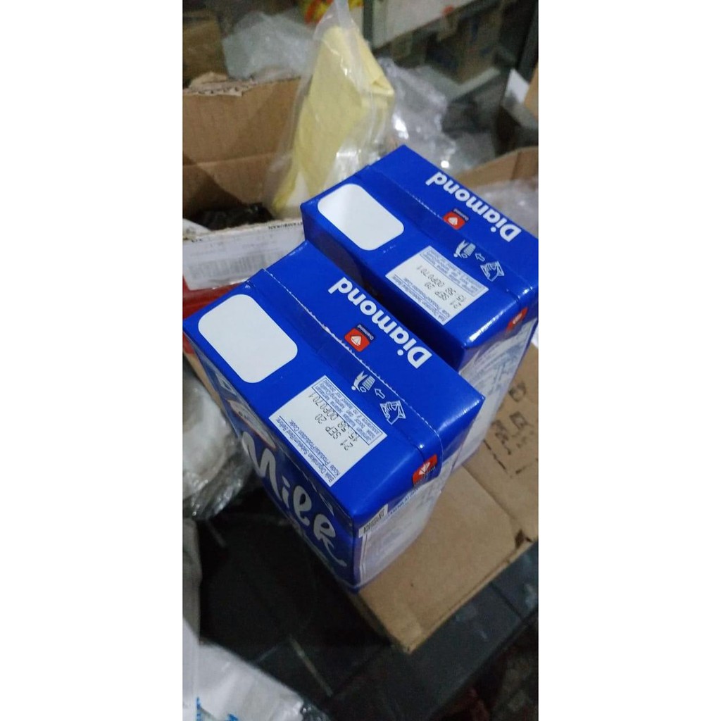 

MASK21.75- SUSU UHT DIAMOND FULL CREAM (1 KARTON - KHUSUS GOJEK) -MASKER-RAMBUT.