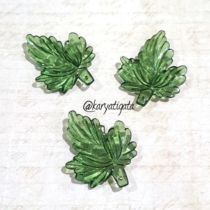 Mote Akrilik Daun 47 mm x 37 mm - Hijau (1 pcs)