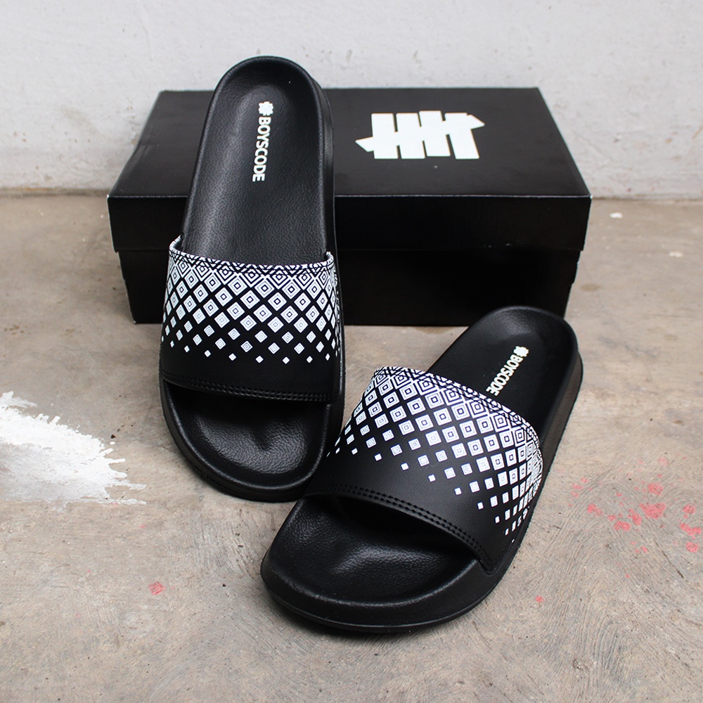 Sendal Slide Pria Distro Boyscode Motif Batik Kotak Original Fullblack / Sendal Selop / Slip On Pria