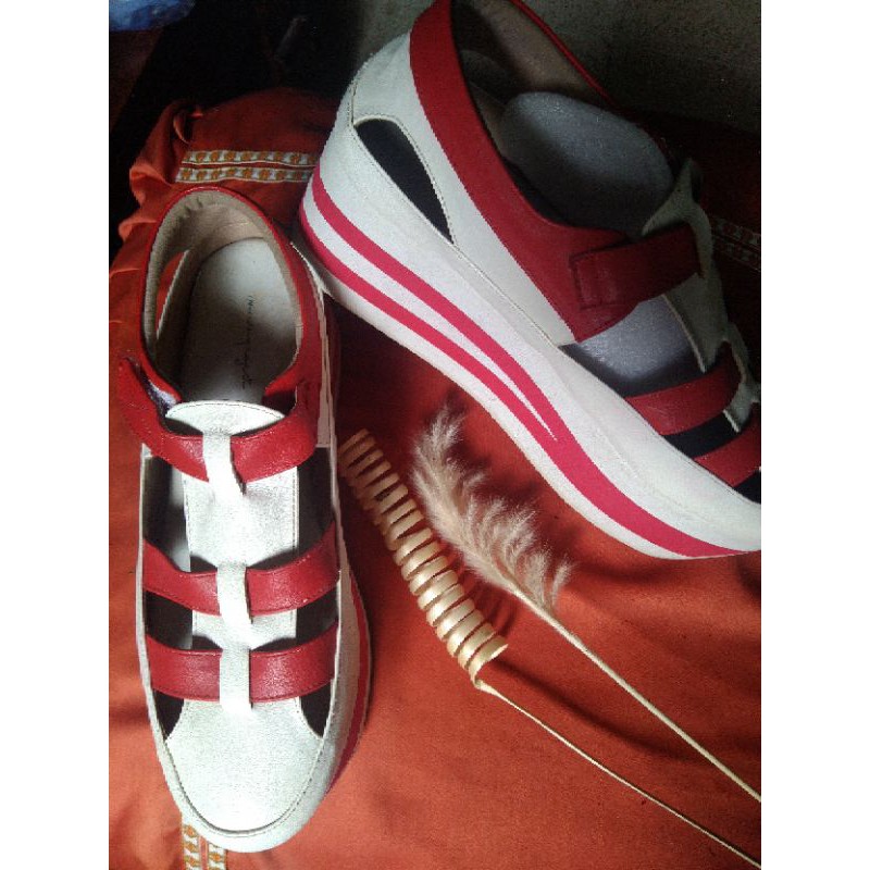 Esyu sandal brand awalnya marshproject