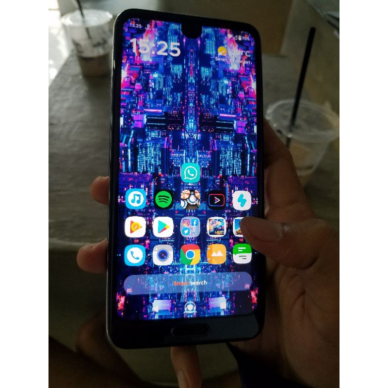 Sharp Aquos R2 AU hitam