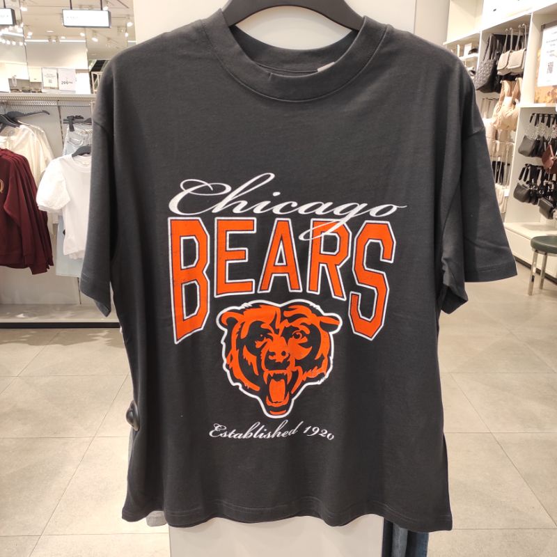 Kaos NFL Chicago x H&M Original Store