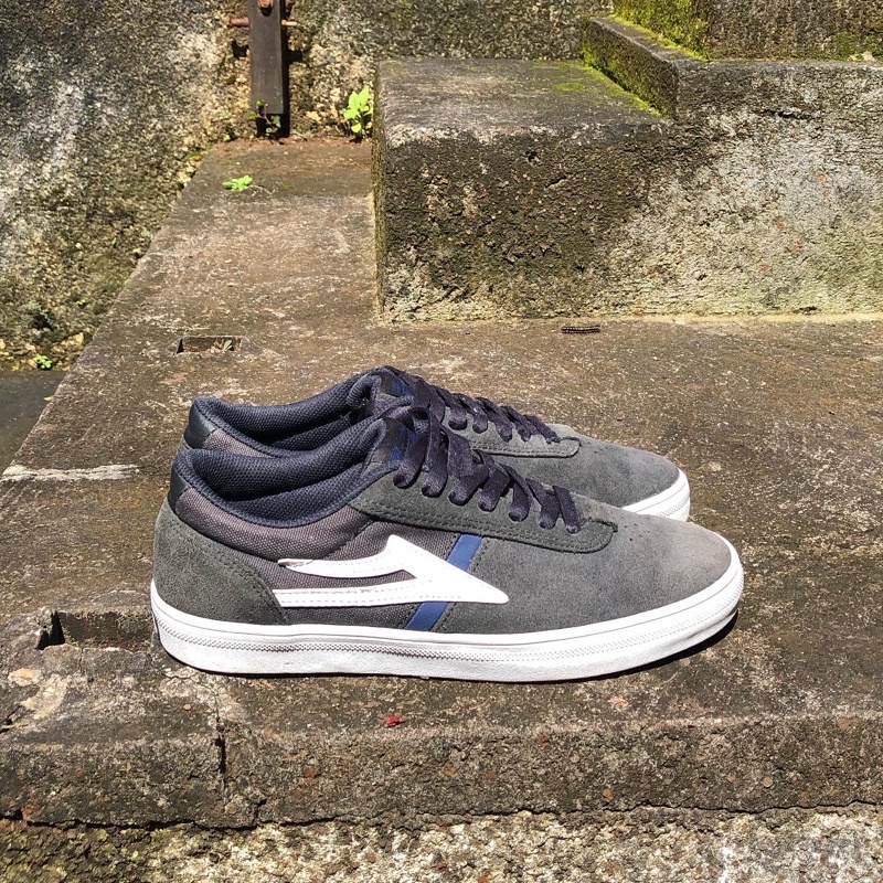 Lakai vincen second