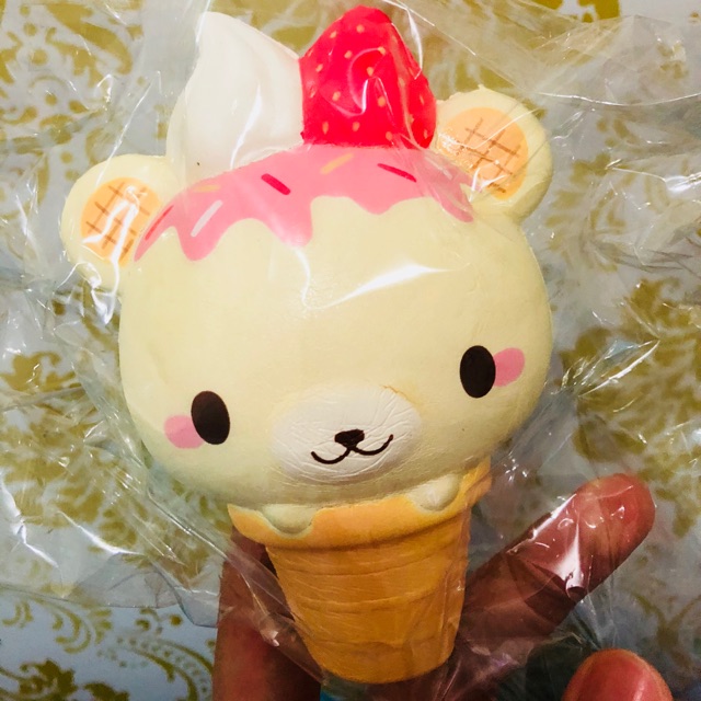 Yummibear Ice cone strawberry | smell good like strawberry | super rare | cracks on the strawberry