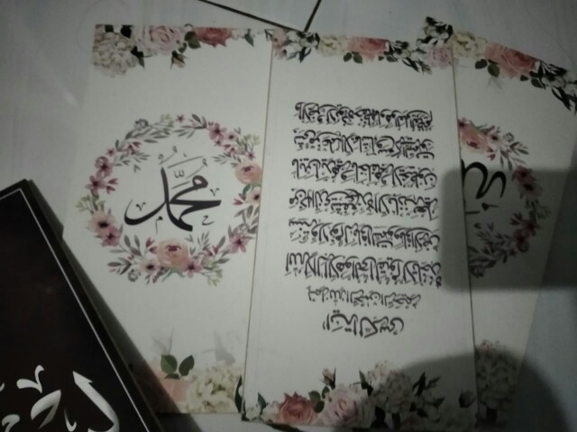 Kaligrafi Lafadz Allah, Muhammad Dan Ayat Kursi Pajangan Dinding Motif Bunga Pink