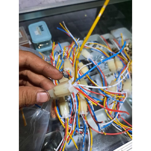 SOKET KONEKTOR KABEL 4 PIN / SOCKET SAMBUNG MOBIL MOTOR KABEL BINTIK