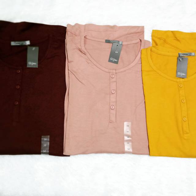 Kaos St.yves brand matahari,harga murah BS ecer maupun grosir.bahan nyaman untuk beraktivitas...