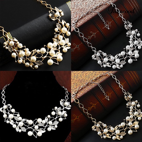 Kalung Choker Rantai Pendek Model Daun Hollow Aksen Mutiara Tiruan Untuk Wanita