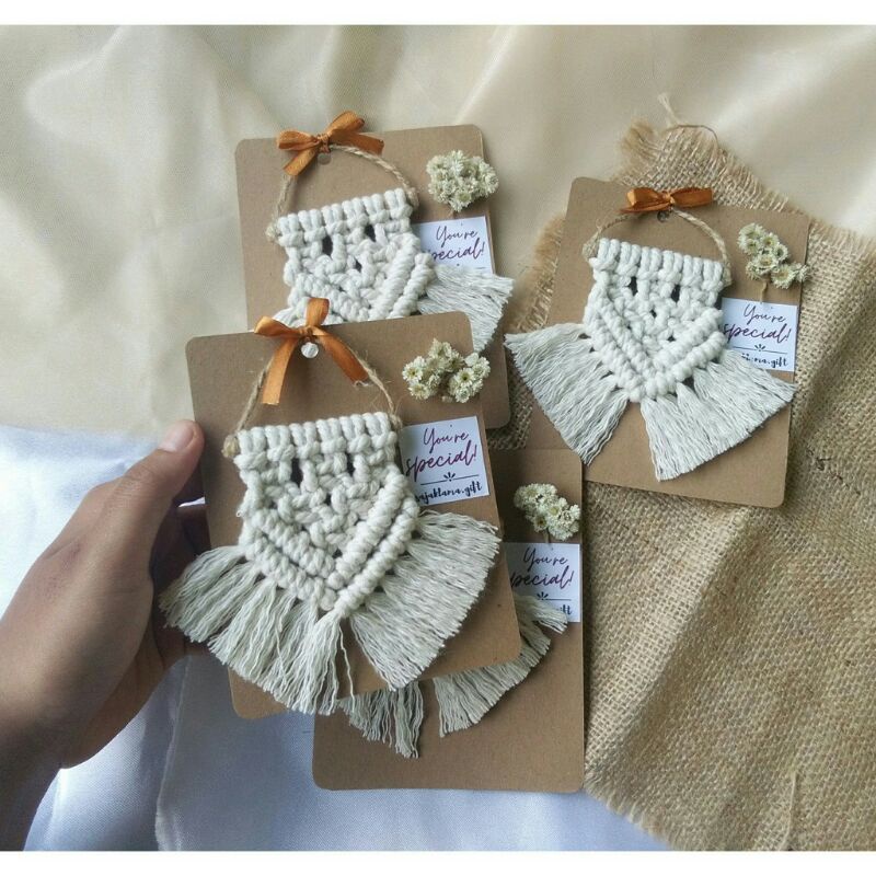 

Tambahan Gift Box BIRTHDAY | GRADUATION | ANNIVERSARY