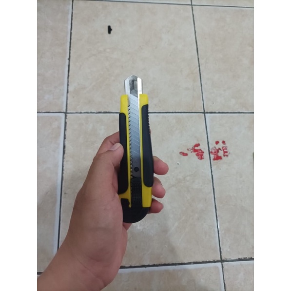 

PISAU CUTTER BESAR JUMBO SESUAI DESKIRPSI