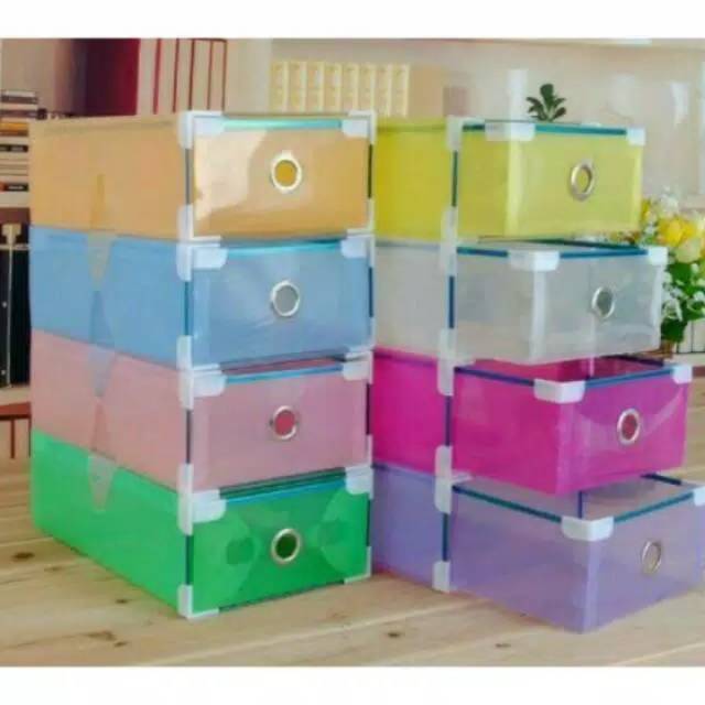 Box sepatu transparan