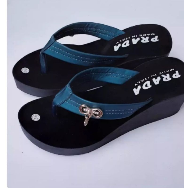 Sandal wanita motif lonceng,wedges wanita