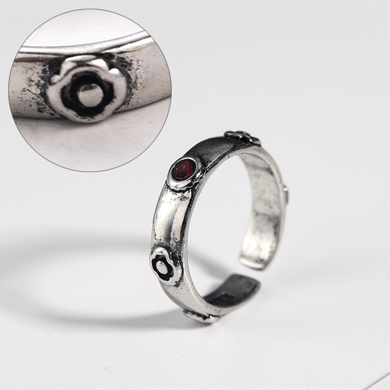 Cincin Model Terbuka Dapat Disesuaikan Bahan Logam Aksen Berlian Imitasi Warna Merah Gaya Anime