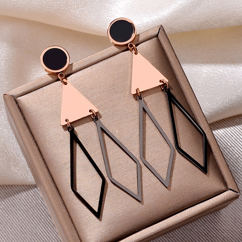 Anting segitiga trendy titanium anti karat korea fashion