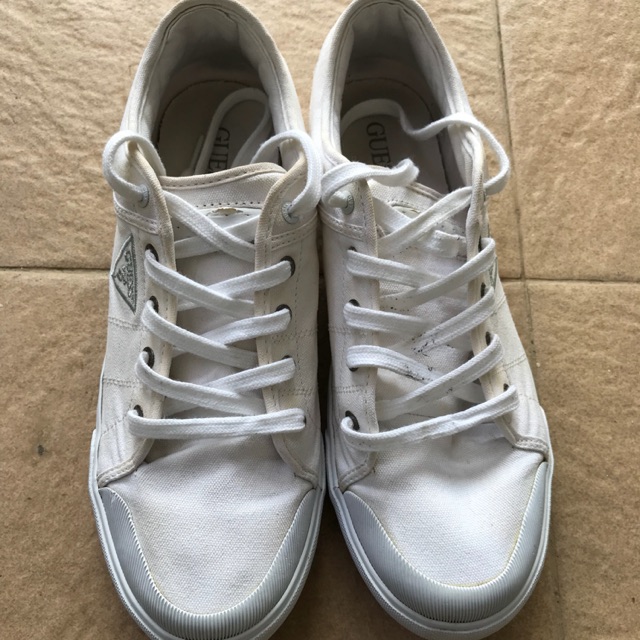 Preloved Original Sepatu Guess Kanvas Jarang Dipakai Size 43 Bekas Second