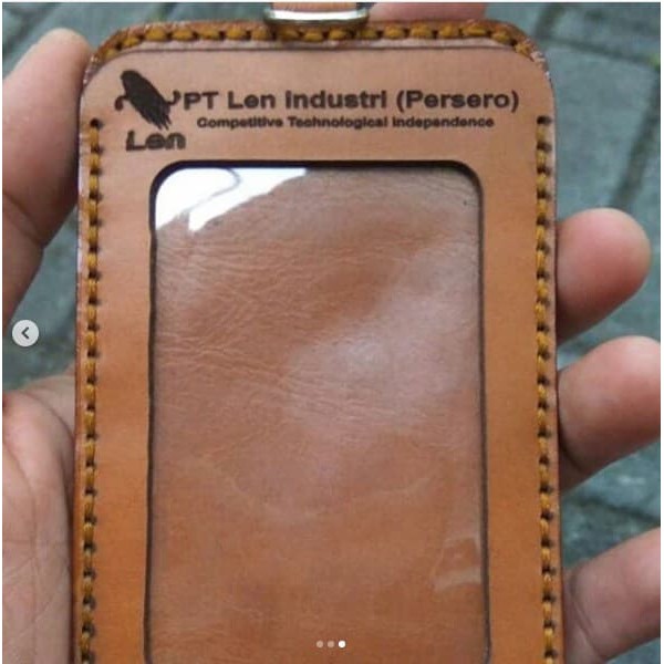 

Name Tag Kulit Asli Sapi Costum Nama/Logo - Cokelat