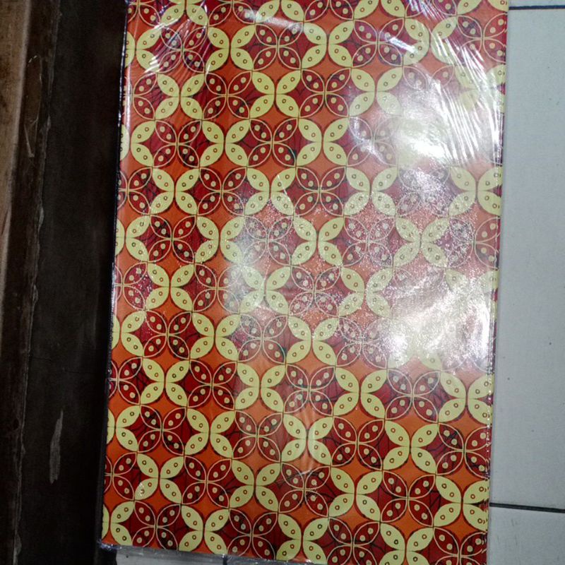 

Kertas kado 120cm x 50 cm batik 1lembar random