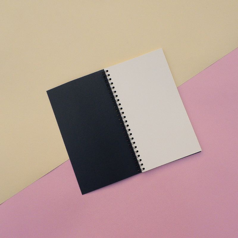 BUKU SKETSA A6 / SKETCHBOOK A6 / SKETCHBOOK BROWN / SKETCH BOOK PAPER.-Hitam / hvs