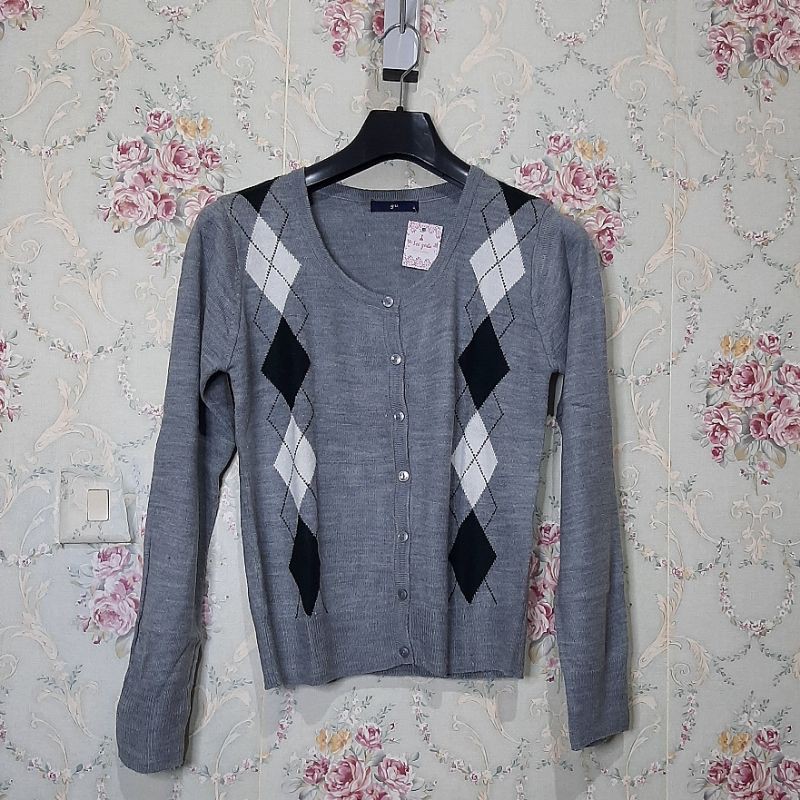 Cardigan rajut motif ketupat / argyle cardigan by GU
