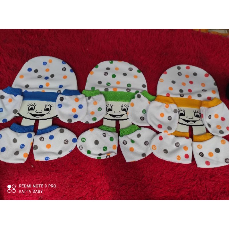 SETT TOPI + SARUNG TANGAN &amp; SARUNG KAKI BAYI MOTIF POLKADOT