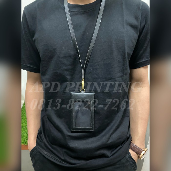 

Menakjubkan Dompet Kartu Tali Name Tag Id Card Kulit Tali Magnet 2 Sisi Hitam Gilaa!!!