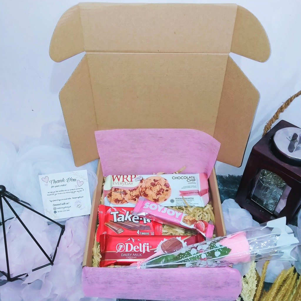 

HAMPERS BOX / PAKET SWEET MOMENT / AESTHETIC BOX / KADO ULANG TAHUN / KADO WISUDA /HAMPERS MURAH