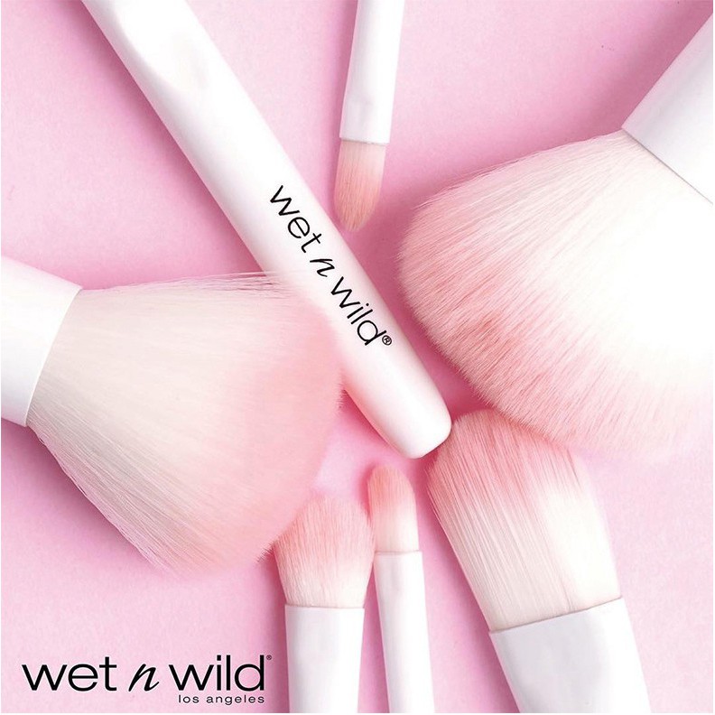 Wet n Wild Brush MakeUp Brush /Powder /Eye Shadow /Foundation/Blusher Brush