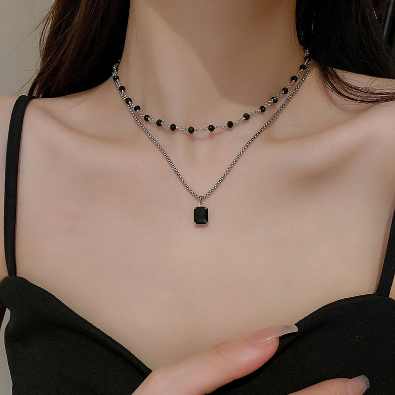 Kalung Rantai Dengan Liontin Kristal Berlian Hitam Bentuk Kotak Retro Mewah Untuk Wanita