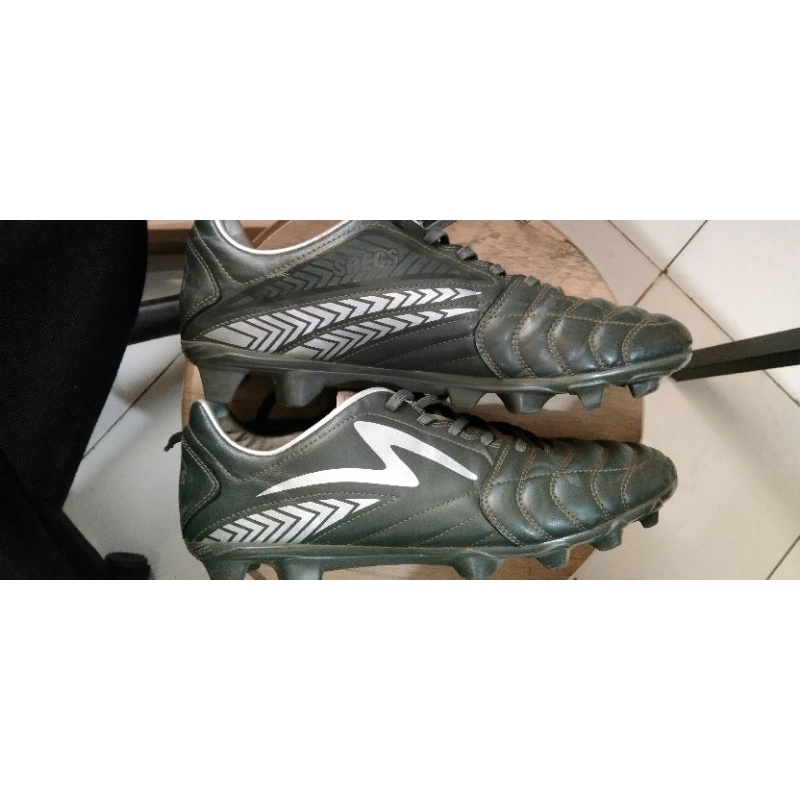 Sepatu bola Specs Azteca FG